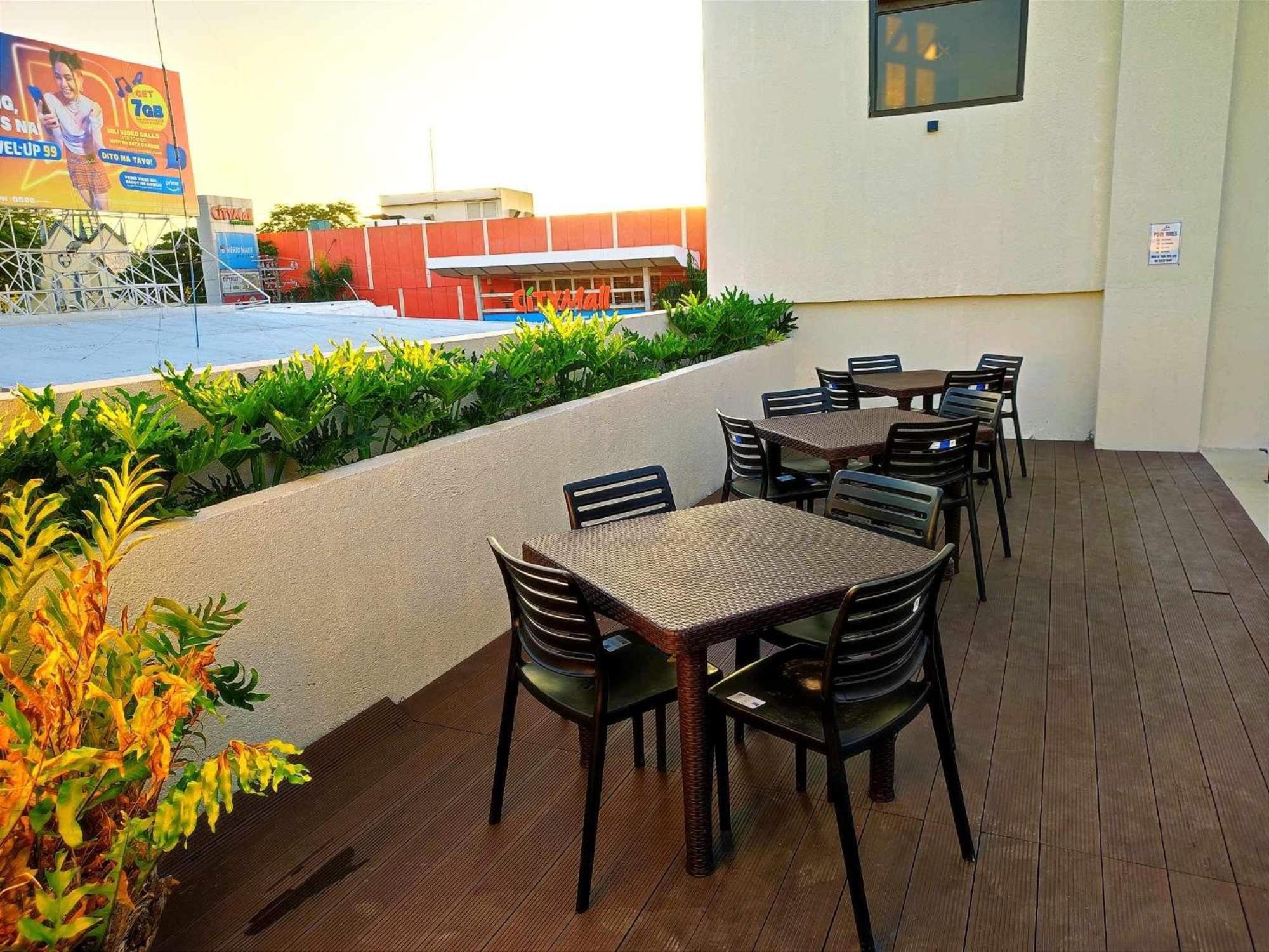 Rudolfo Suites Roxas Exterior foto