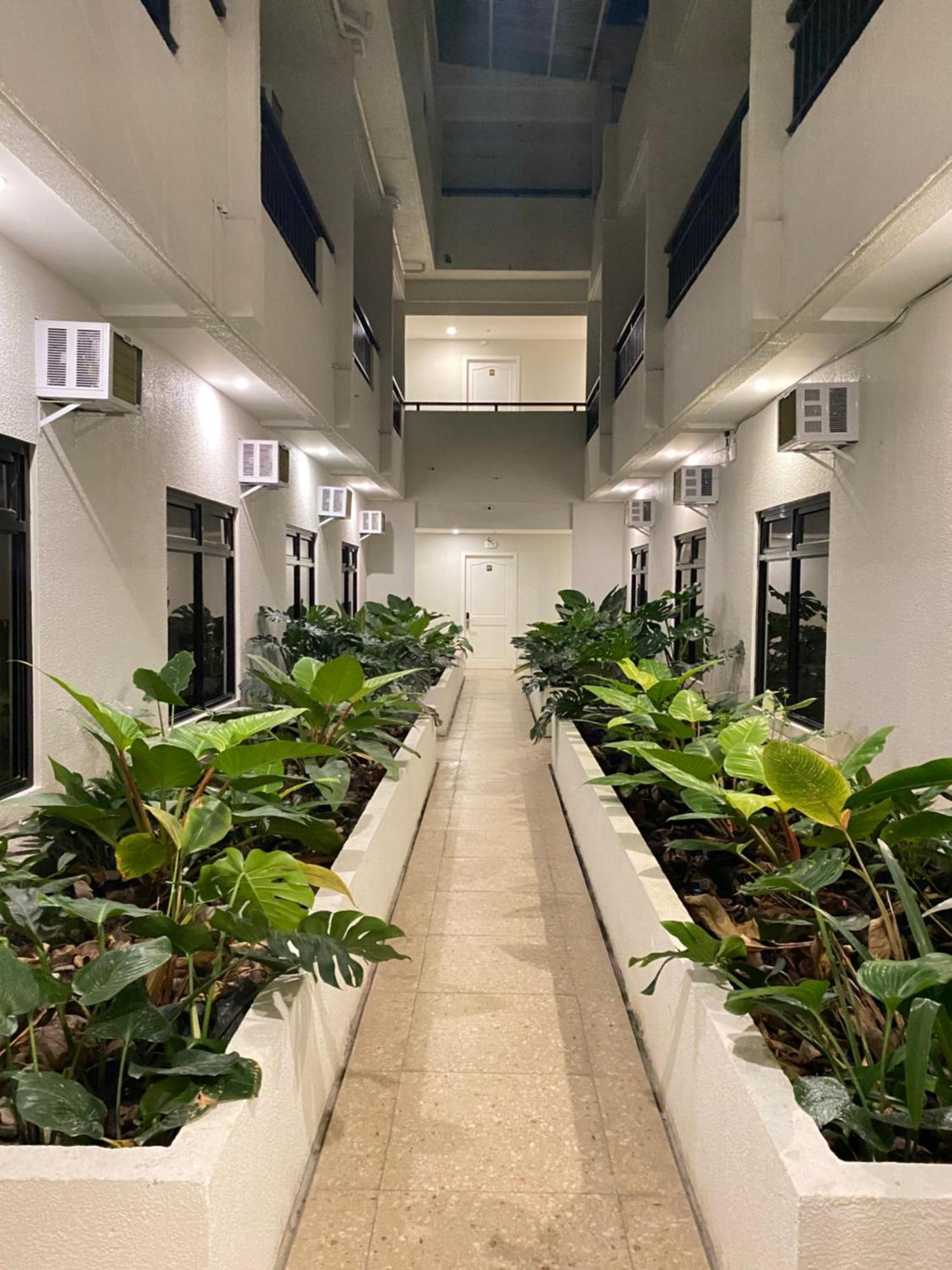 Rudolfo Suites Roxas Exterior foto