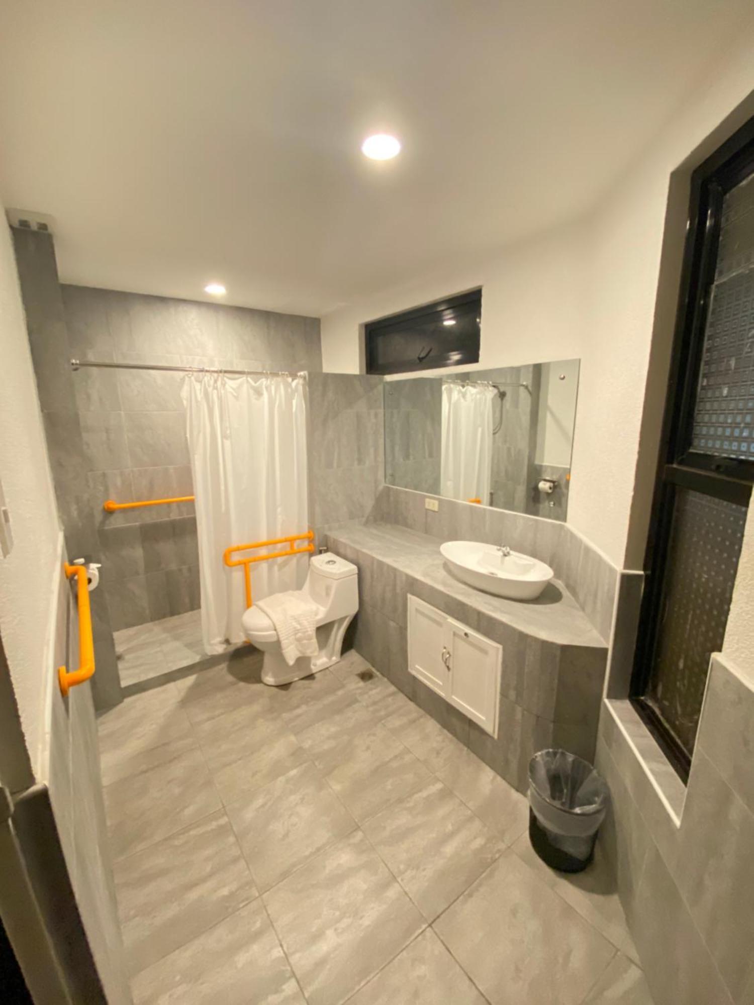 Rudolfo Suites Roxas Exterior foto