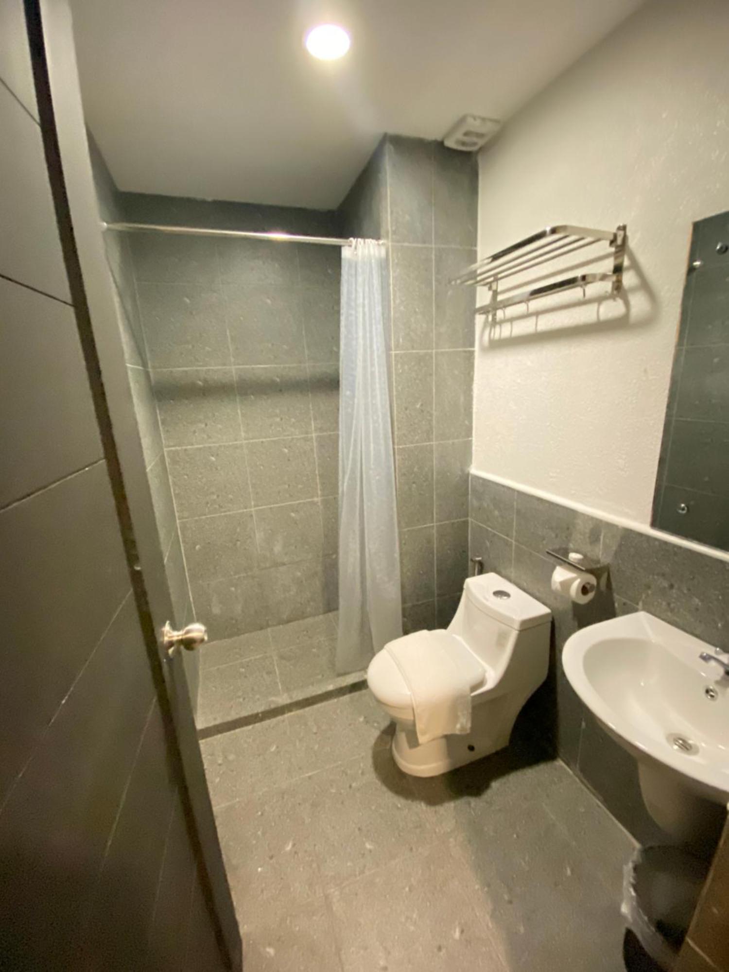 Rudolfo Suites Roxas Exterior foto