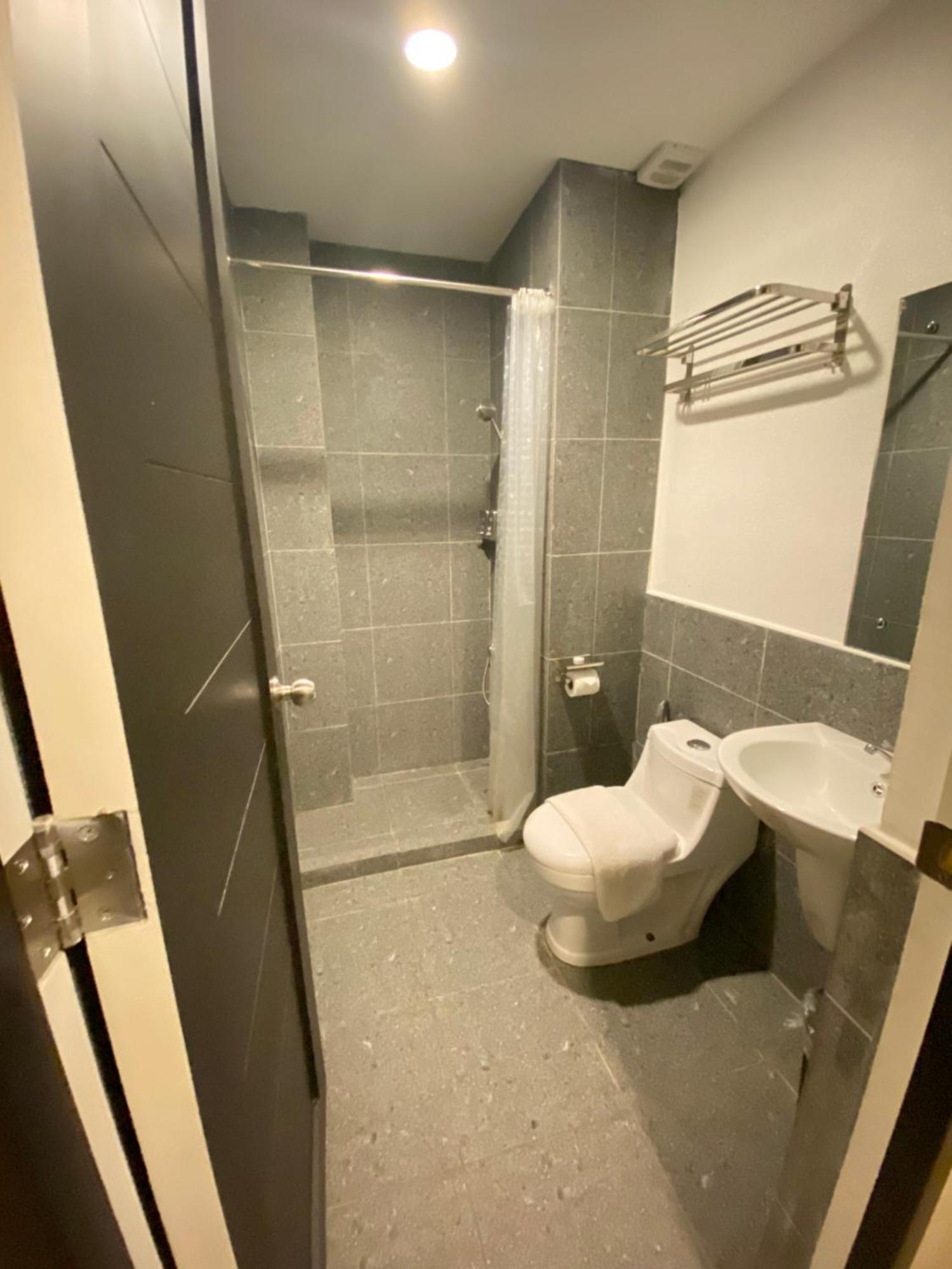Rudolfo Suites Roxas Exterior foto